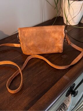 Bed|Stü Cadence convertible crossbody wallet.